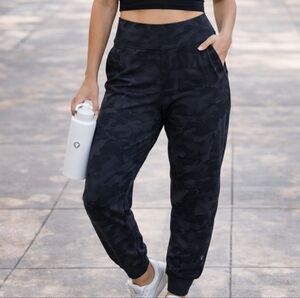 Lululemon Align Joggers Size 4 Black Camo High Rise Buttery Soft  Lounge Pants